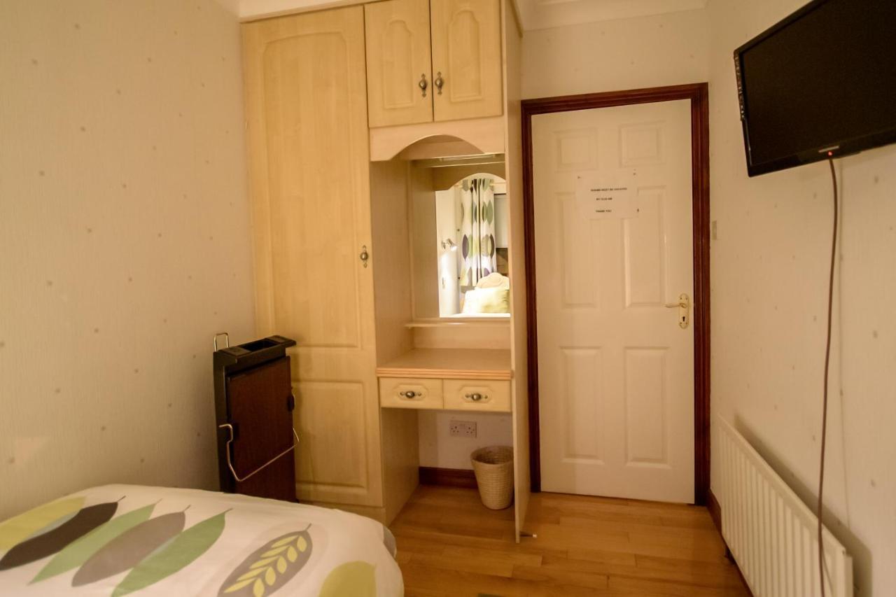 Rossgier Inn Lifford Екстериор снимка